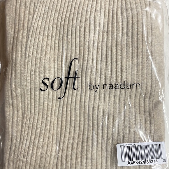 Cardigan style poncho with shawl collar by NAADAM - Soft Collection - Picture 5 of 5